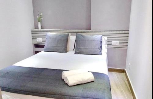 Apartamento renovado con 2 habitaciones en el corazón de Barcelona - ES-341-3 - Photo 4