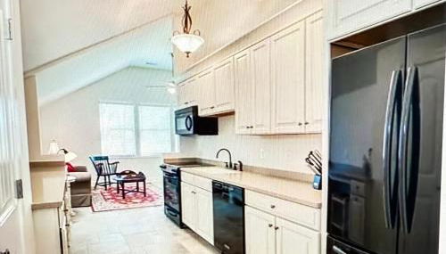Hidden Stables on Chancey Pond Rentals, LLC - Foto 5, stove, dishwasher
