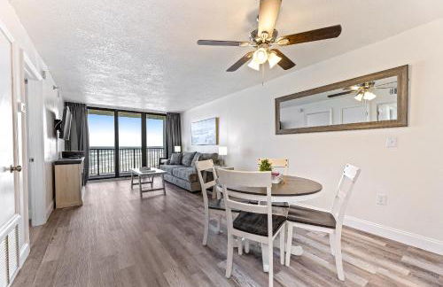 Ocean View with a beachfront pool at Ocean Trillium Condo ~ 304 - Foto 10