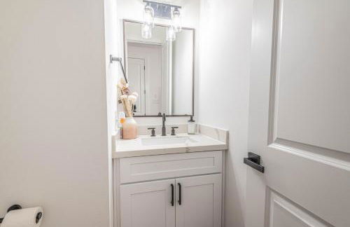 Luxury Haven near Dwtn, Med CTR, with Fast Free WiFi, Parking - Foto 21