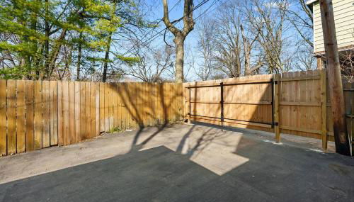 Cozy escape with Hot Tub, ideal for family & friends - Photo 2