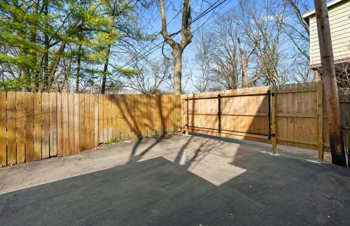 Cozy escape with Hot Tub, ideal for family & friends - Photo 2