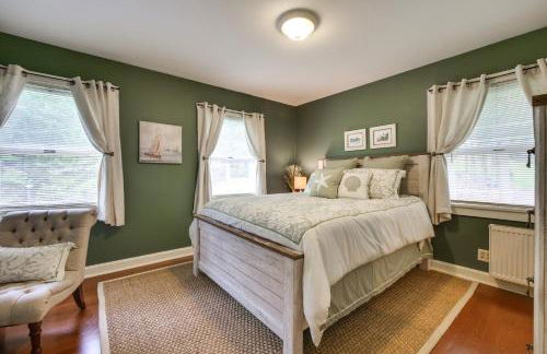 Enchanting Waterfront Sorrento Home with Deck! - Foto 10