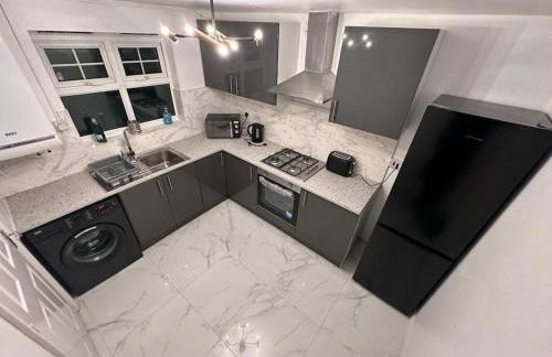 Spacious & Lovely 4 Bedroom Home in Manchester - Foto 10