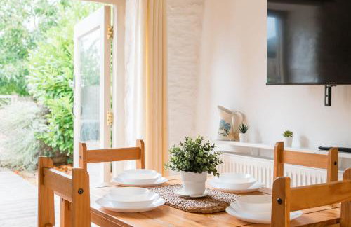 Charming Stone Cottage - Cotswolds Farm Stay - The Bullpen - Photo 19