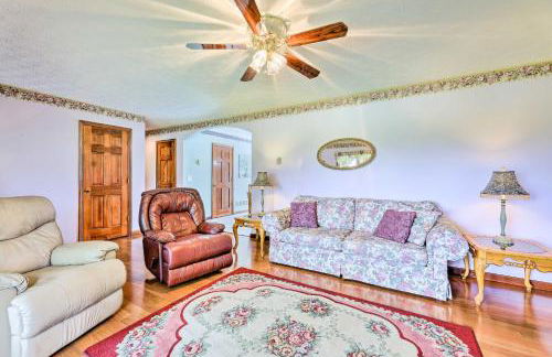 Charming Williamstown Retreat with Private Yard - Foto 6