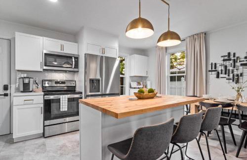 Game Room and Huge Yard with Fire Pit Yard Games and BBQ Near UE and Downtown - Foto 10