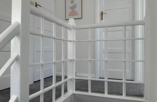 4 Bedroom House By Your Stay Solutions Short Lets & Serviced Accommodation Southampton With Terrace & Garden - Foto 51