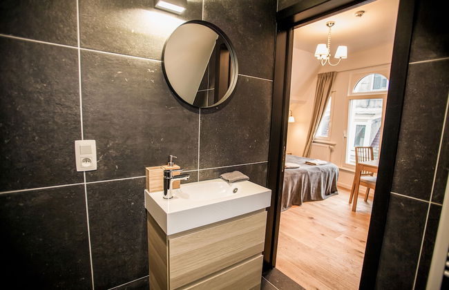 Luxury Suites Riverside Residence - Photo 10