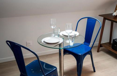 Studio sous les combles côté rue, parking gratuit - Foto 10