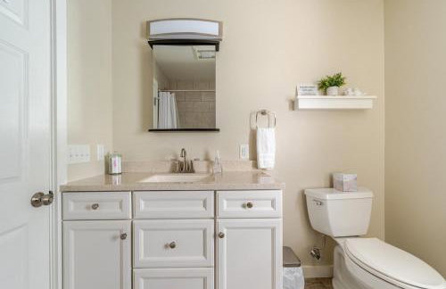 Pristine Walkable Downtown 2BR Apartment - Foto 7