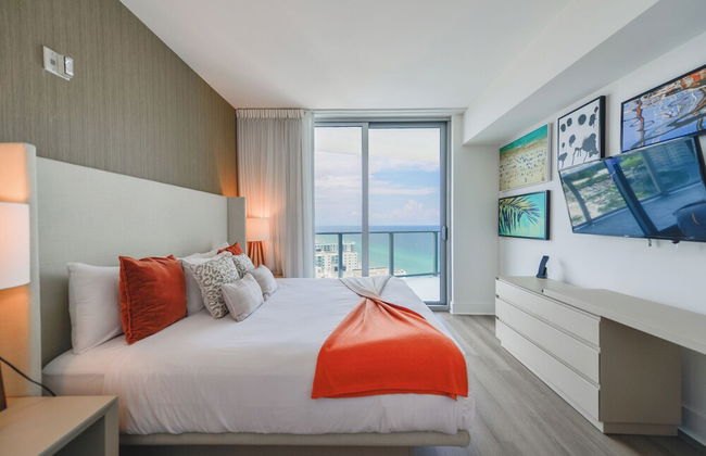 Fantastic 2BR Condo at Hollywood - Photo 7