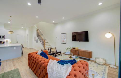 Houston Entertainment Haven - Photo 16