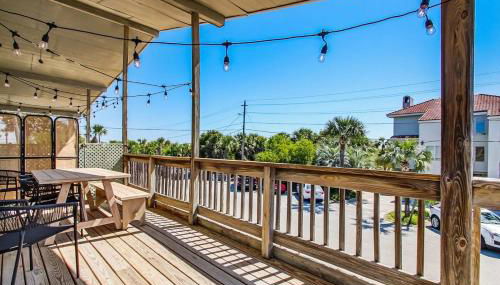 Pet-Friendly Condo Steps to Beach, Dining & Shops - Foto 1