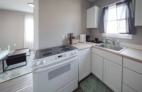 Delightful airy remodeled 1 1 Elsas - Photo 16