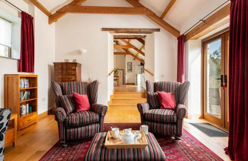 Linhay at East Trenean Farm -Luxury retreat for 2 with stunning rural views, private hot tub and EV charging - Foto 12