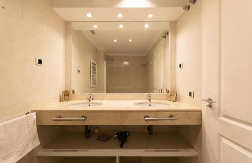 Apartment, front line beach, in Las Arenas, Bahía de Marbella - Photo 46