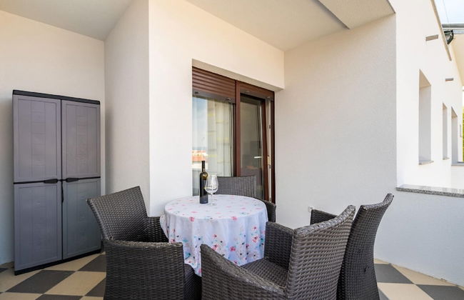 Simplistic Apartment in Malinska near Sea - Foto 15