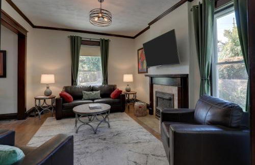 Charming Escape - Private Hot Tub! - Foto 9