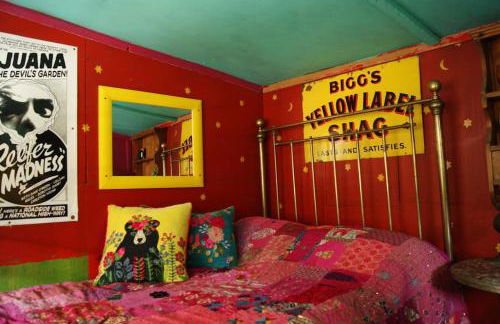 Surfers and walkers cosy camping cabin - Foto 10