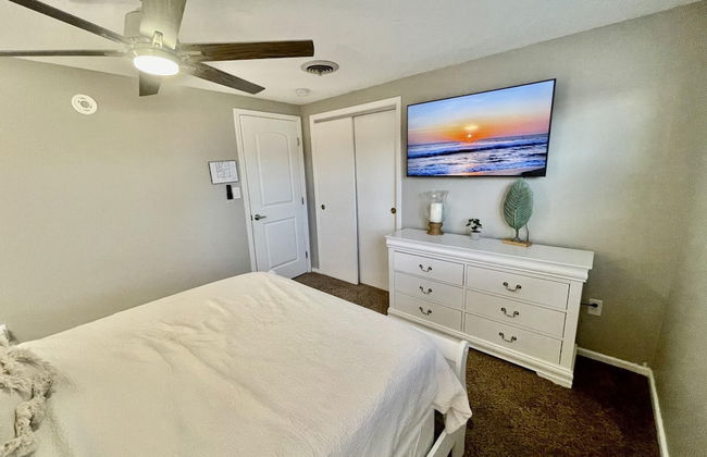 Kiss the Wave - Spacious 4BR 3BA w Pool hot tub - Foto 19