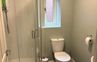 Two Bedrooms Two Bathrooms and Private Parking Rugby - Foto 8