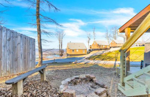 This is IT Cabin with a hot tub fire pit & indoor pool - Foto 23