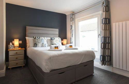 Air Maison - Family Home with Off-Road Parking - Photo 9