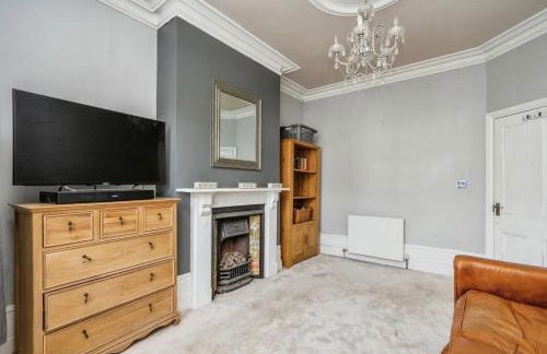 Selby House - Large 3 Bed Victorian Property in Portsmouth - Sleeps 5 - Photo 21