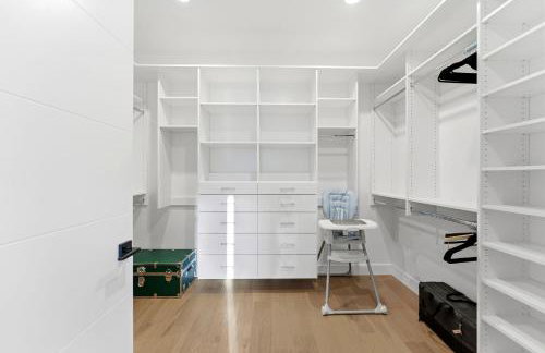 Luxury Hideout w Hot Tub Steam Shower - Photo 27