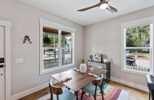 Downtown | Gorgeous | Pet Friendly! - Photo 41