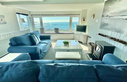 HEADLANDS-2 BED-SEA VIEW APARTMENT-TREARDDUR BAY - Photo 1