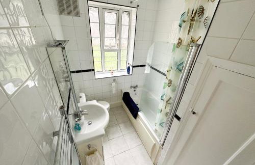 2 Bed Flat - short walk from Brent Cross Station - Photo 9