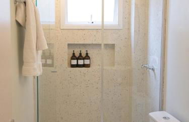 Apartamentos de 1 e 2 quartos com garagem próximo ao Parque Barigui Domo Hospedagem - Foto 56