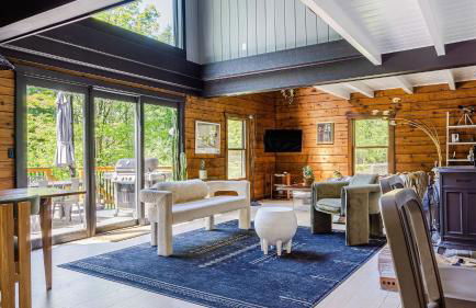 PoolHot Tub Firepit Near Hikes Shops Dining Cragswood Lodge by AvantStay - Foto 1