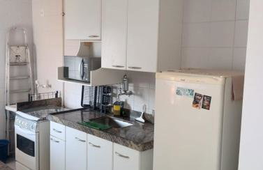 Apto acolhedor, confortável e bem localizado - Foto 13