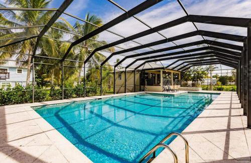 Lostman's Lodge - Everglade City, Sunset View Pool & Hot Tub - Photo 11