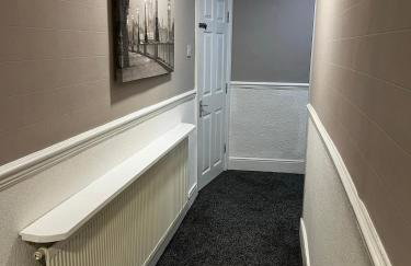 Levy Nook House 1 bed apartment 5 minute walk to Stockton town centre & Free Parking - Foto 11