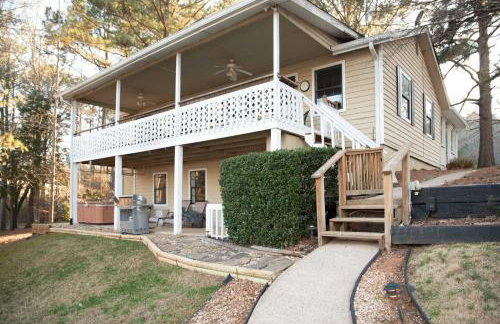 Lakefront Cottage with Private Hot Tub! - Foto 26
