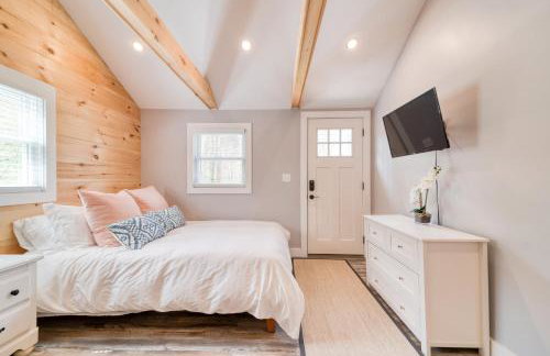 Studio with Deck by Leavetown Vacations - Foto 1