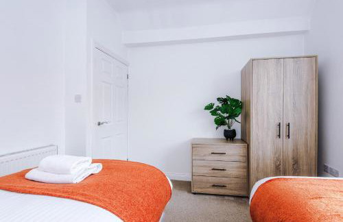 Modern 3 Bedroom House Perfect for Short and Long Stays - Foto 50