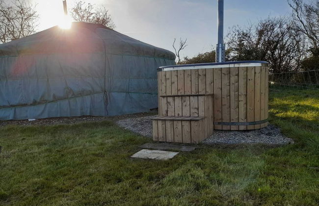 Beautiful Rural Yurt With Wood Fired hot tub - Foto 5