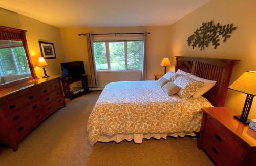FV50 Pet friendly single level home in Bretton Woods walk to golf course and Mt Washington Hotel - Foto 15