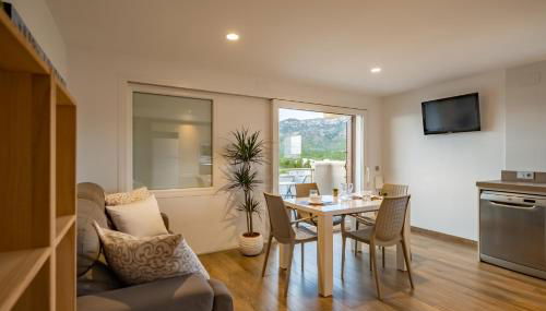 Apartamento con terraza, vistas playa y montaña - Foto 3