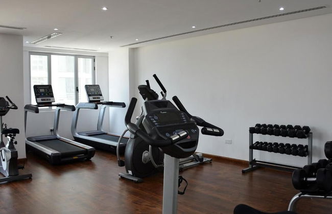 President Waves - Photo 26