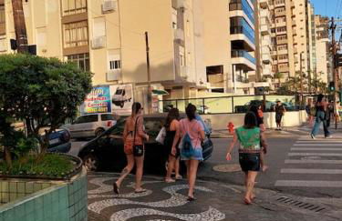 Apartamento encantador- 40 metros da praia e duas quadras do shopping - Foto 23