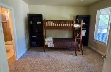 Spacious Eden Getaway w Hot Tub - Foto 31