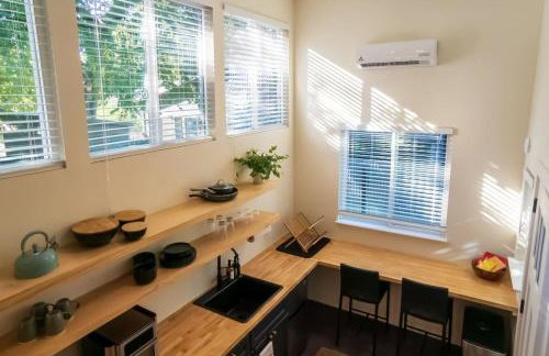 Moody and Bright - Peaceful St less than 5 min to the Action - Foto 8