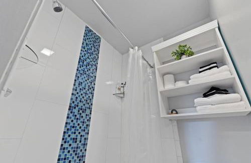 Garden District Balcony Condo w Gated Park - Foto 5