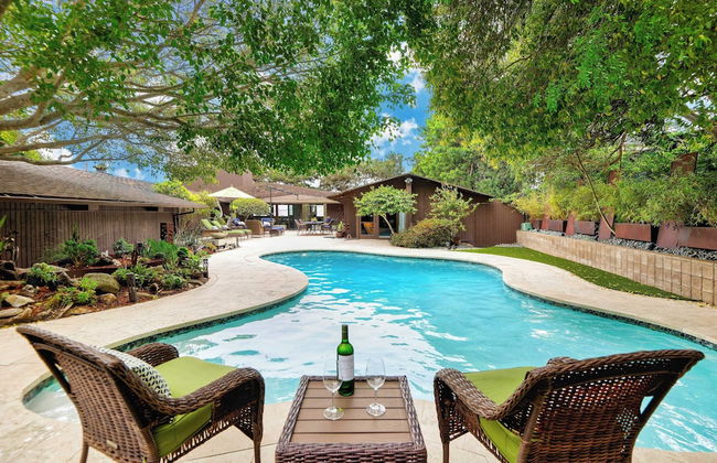 La Jolla Mid-century by Avantstay Private Pool, Outdoor Living + Ocean Views - Photo 1